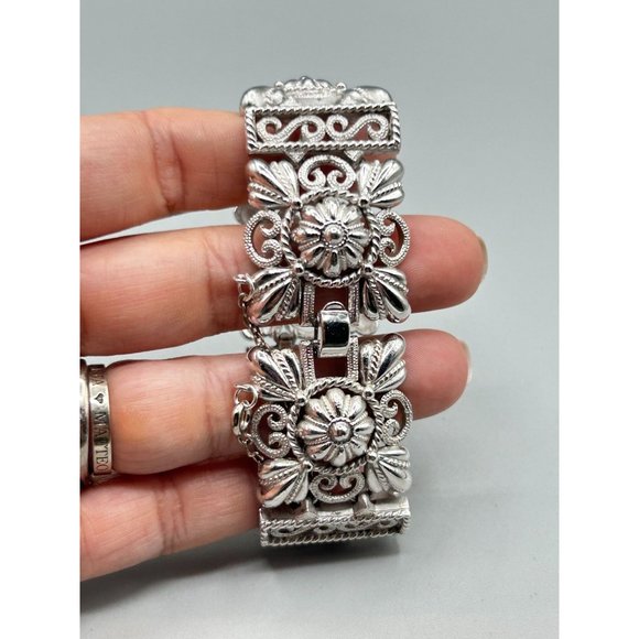 Vintage Signed Trifari Wide Silver Tone Bracelet Ornate Wide Panels Filigree - Picture 3 of 9
